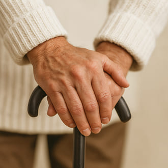 Нарушения подвижности сустава осложняют даже самые простые действия!